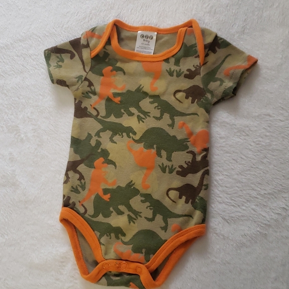 Camo & orange onesie set 🧡 - Picture 2 of 4